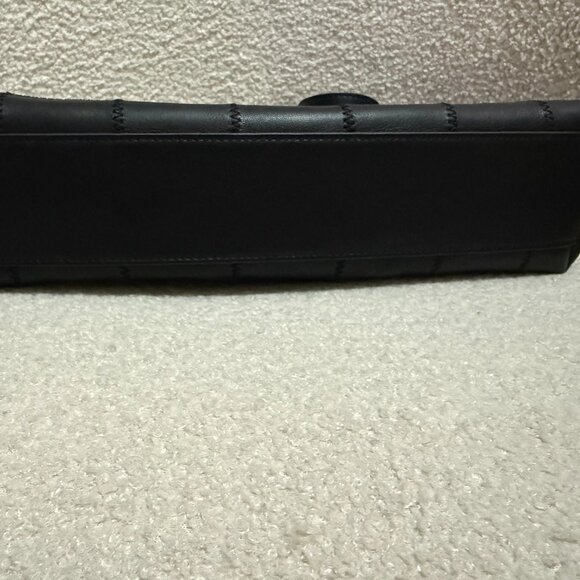 Chic Black Croc-Embossed Shoulder Bag - Picture 6 of 10